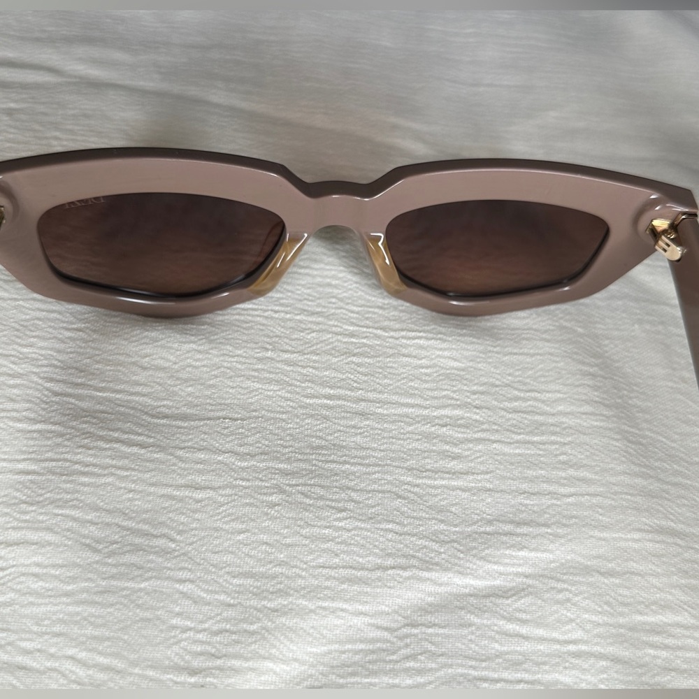 Dezi ‘On Read’ Women's Matte Stone Sunglasses - Picture 5 of 8